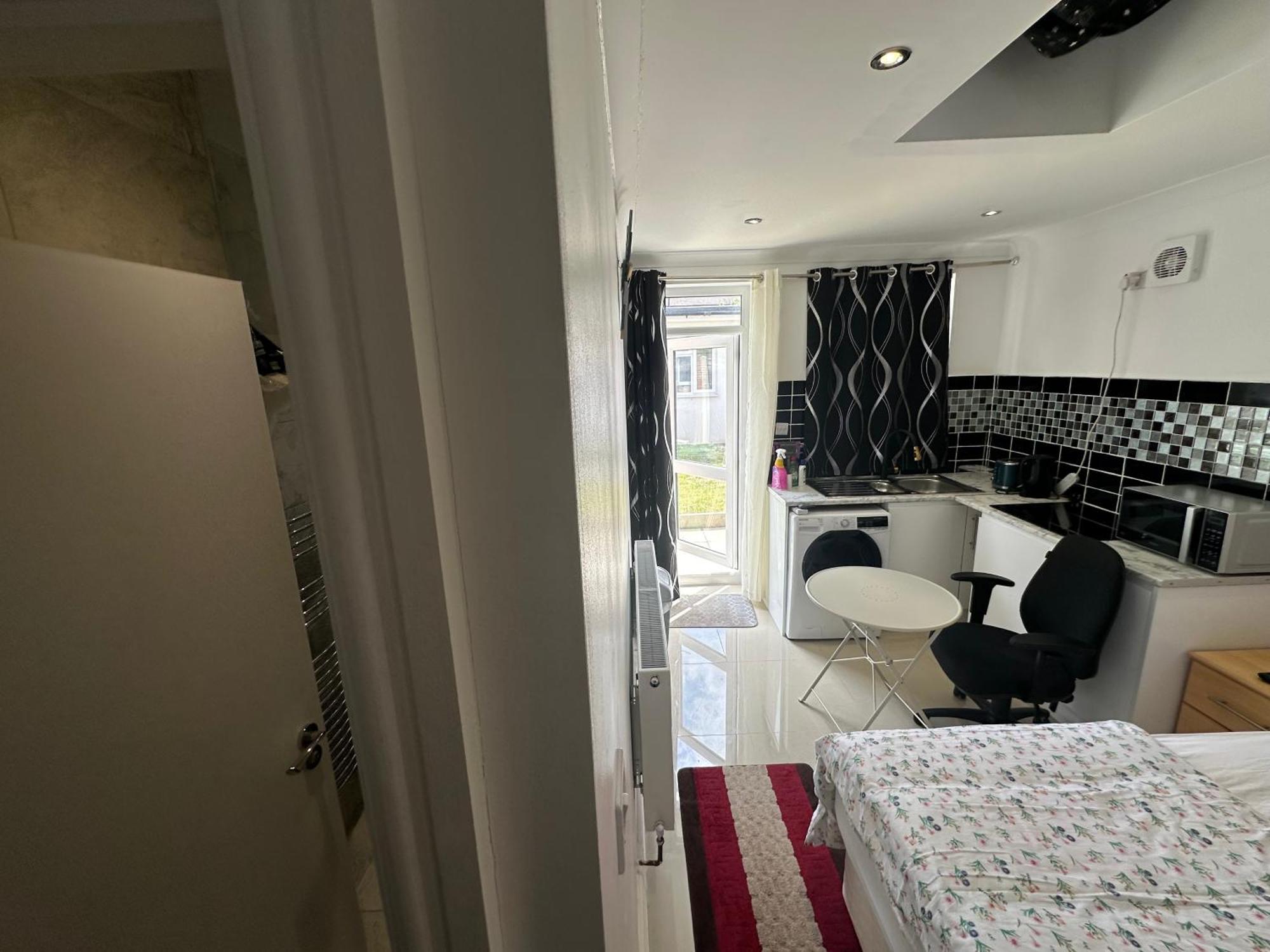 Luxury Ensuite Studio In Crayford Dartford Bexley London With Full Kitchen And Side Garden Alleyway Entrance Erith Exterior foto