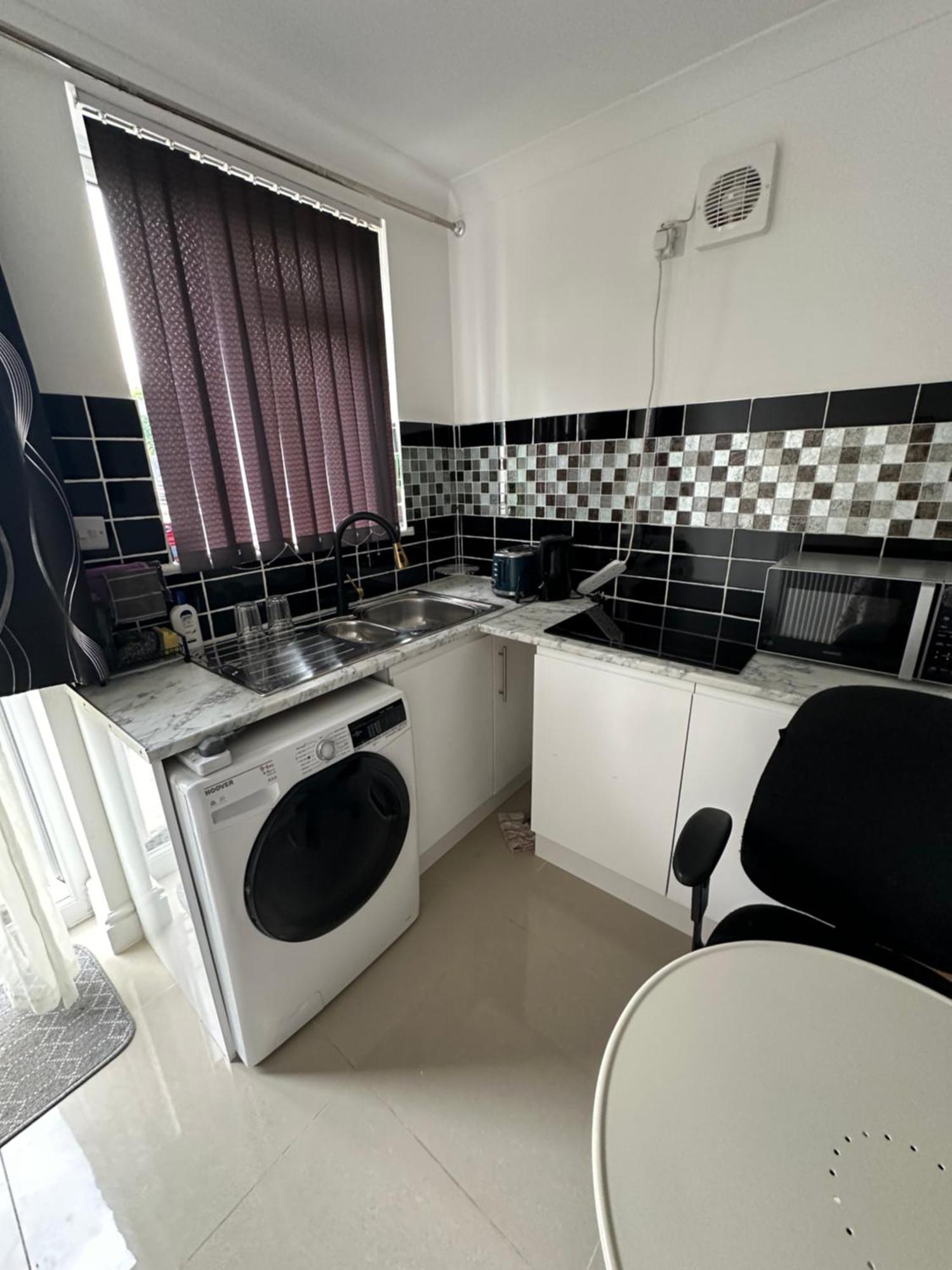 Luxury Ensuite Studio In Crayford Dartford Bexley London With Full Kitchen And Side Garden Alleyway Entrance Erith Exterior foto